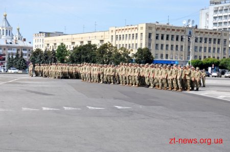 На Соборній площі майбутні офіцери репетирували свій випускний бал