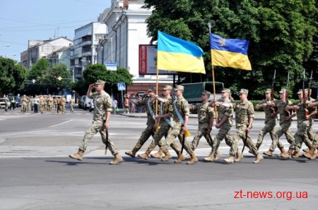 На Соборній площі майбутні офіцери репетирували свій випускний бал