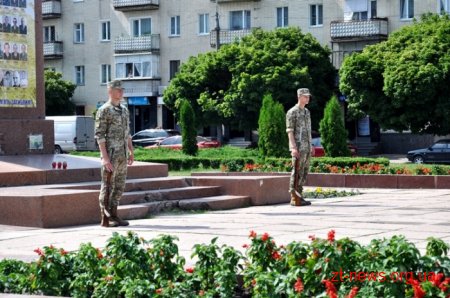 На Соборній площі майбутні офіцери репетирували свій випускний бал
