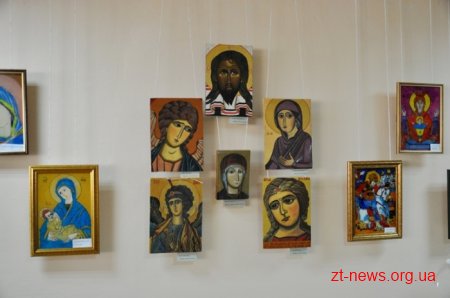 У Житомирі відкрили виставку робіт «Від холодного до гарячого»