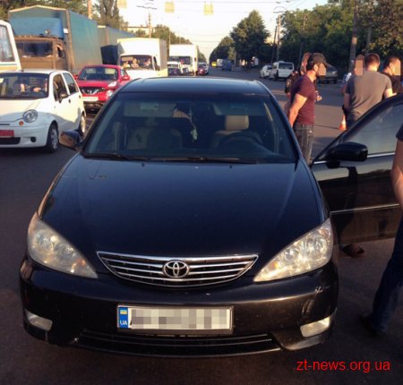 У Житомирі поліцейські затримали групу автозлодіїв зі Львова відразу після крадіжки