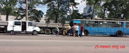 У Житомирі тролейбус "наздогнав" фуру