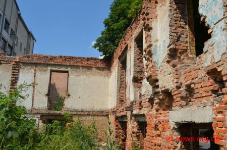 Аварійний будинок по вул. Князів Острозьких знесуть, щоб побудувати житловий комплекс