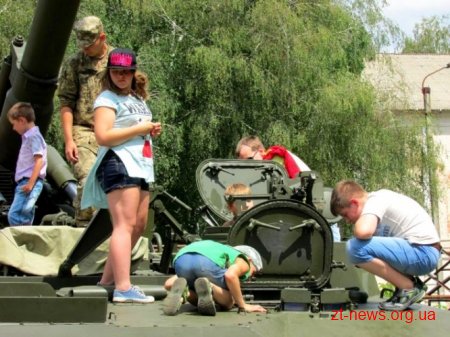 Бердичівські військові відкрили двері частини для усіх бажаючих