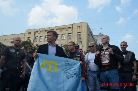 Більше 50 байкерів проїхали Житомиром у знак єдності України