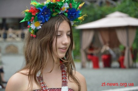 Всеукраїнський фестиваль «Аристократична Україна» представив на Житомирщині етнічний одяг