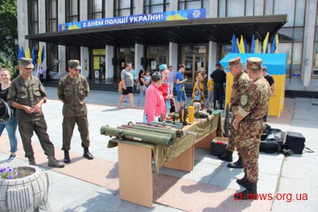 У Житомирі поліція продемонструвала свою професію