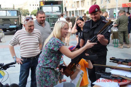 У Житомирі поліція продемонструвала свою професію