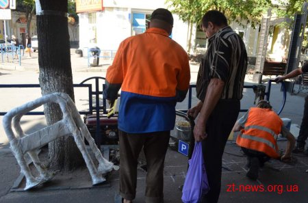 В Житомирі розпочали встановлювати велопарковки