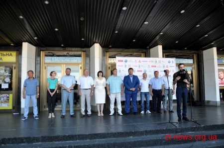 У Житомирі урочисто підняли прапори з нагоди відкриття Олімпійських ігор