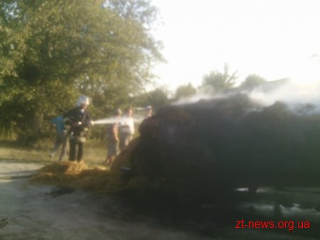 На Житомирщині горів причеп з 4 тоннами соломи