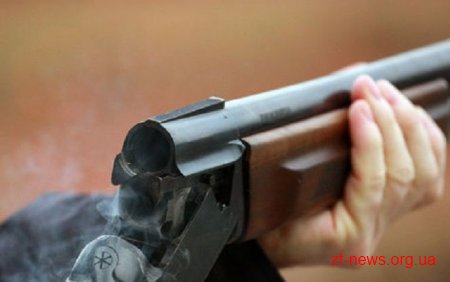 Бердичівські поліцейські затримали чоловіка, який з рушниці поранив перехожого