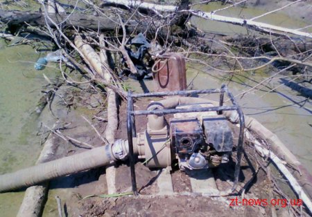 На Житомирщині поліцейські затримали трьох нелегальних старателів