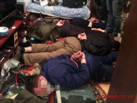 На Житомирщині слідчі поліції викрили угруповання наркоділків