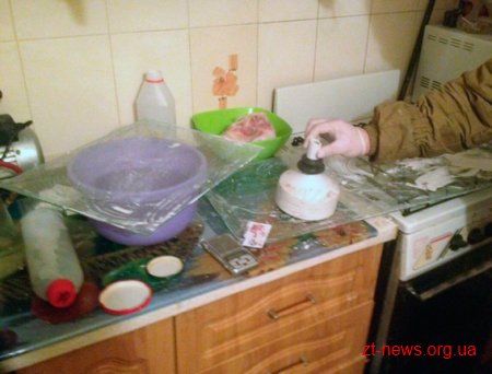 На Житомирщині слідчі поліції викрили угруповання наркоділків