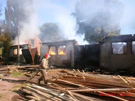 На Житомирщині горіла сушка пилорами