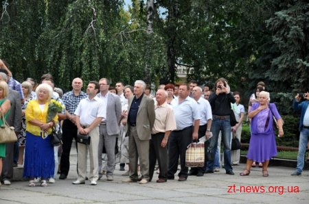 У Житомирі урочисто підняли Державний Прапор України