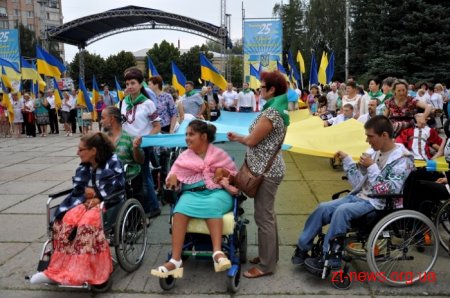 У Житомирі урочисто підняли Державний Прапор України