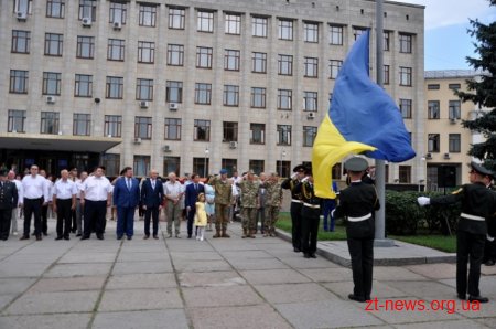 У Житомирі урочисто підняли Державний Прапор України