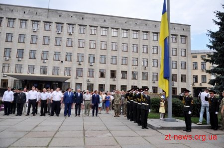 У Житомирі урочисто підняли Державний Прапор України