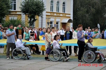 У Житомирі урочисто підняли Державний Прапор України