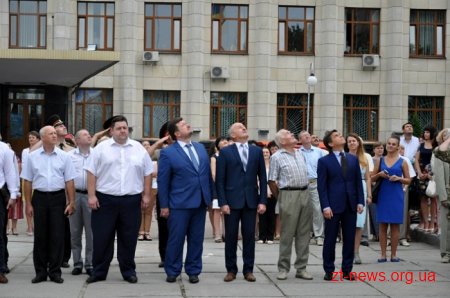 У Житомирі урочисто підняли Державний Прапор України