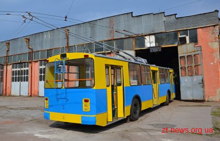 До Дня Незалежності ТТУ представило патріотичний тролейбус