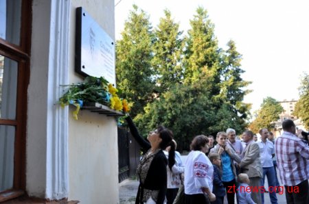 День Незалежності у Житомирі почали відзначати ходою та покладанням квітів