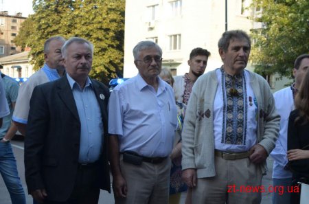 День Незалежності у Житомирі почали відзначати ходою та покладанням квітів