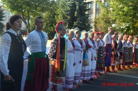 День Незалежності у Житомирі почали відзначати ходою та покладанням квітів