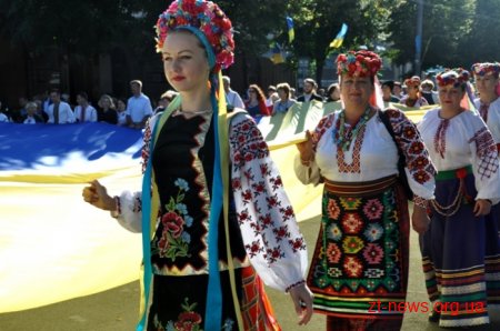 День Незалежності у Житомирі почали відзначати ходою та покладанням квітів