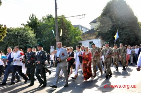 День Незалежності у Житомирі почали відзначати ходою та покладанням квітів