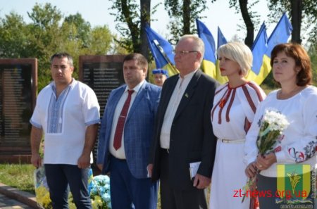 У меморіалі загиблим воїнам АТО на Звягельщині відкрили нову стелу