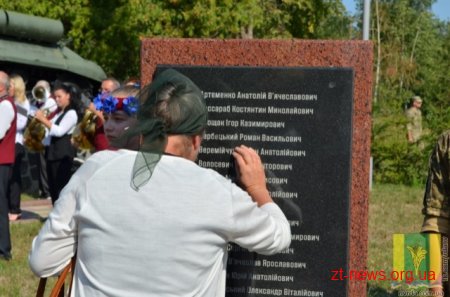 У меморіалі загиблим воїнам АТО на Звягельщині відкрили нову стелу