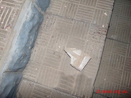 У Коростені з 9-поверхової будівлі на дівчинку впала облицювальна плитка