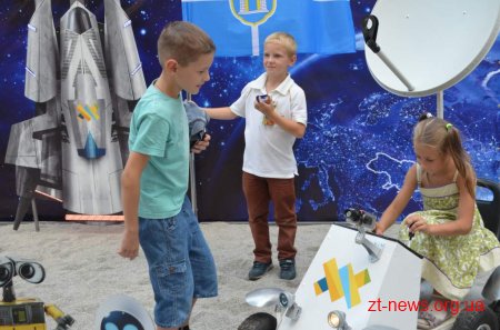 До Дня міста в Житомирі розпочала діяти фотозона "Житомир-космічний"
