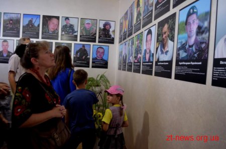 У приміщенні ресторану «Смоленськ» відбулося відкриття  виставки присвяченої учасникам АТО