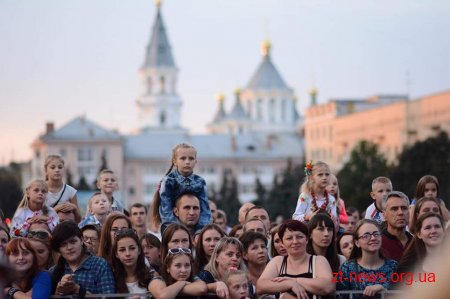 Мистецький фестиваль «Культурна версія» зібрав кілька тисяч житомирян на майдані Соборному
