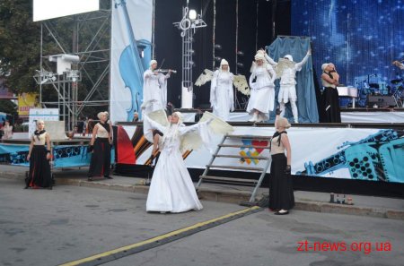 Мистецький фестиваль «Культурна версія» зібрав кілька тисяч житомирян на майдані Соборному
