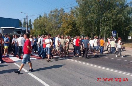 У Житомирі рибалки перекривали вулицю Чуднівську