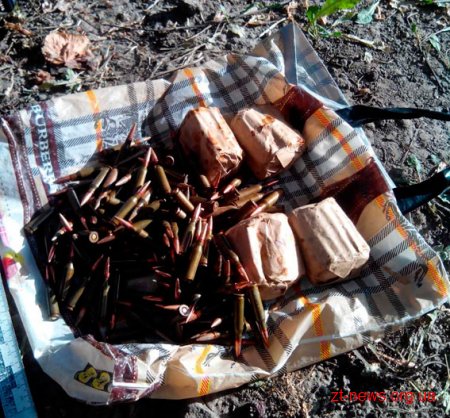 У Житомирі оперативники вилучили у чоловіка запас набоїв