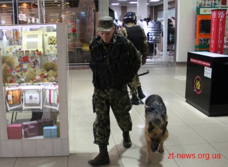 У Житомирі поліція перевірила інформацію щодо замінування торгівельного центру
