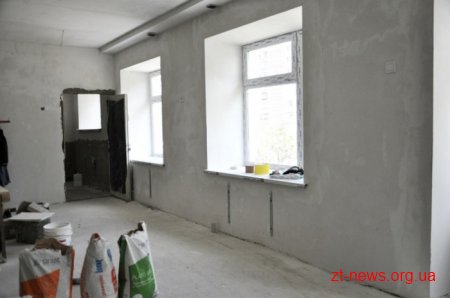 У Житомирі перевірили, як іде реконструкція дитячого садочку №58