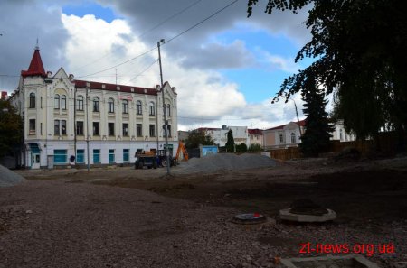 На вул. Михайлівській продовжується плановий капітальний ремонт