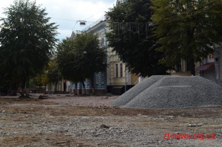 На вул. Михайлівській продовжується плановий капітальний ремонт