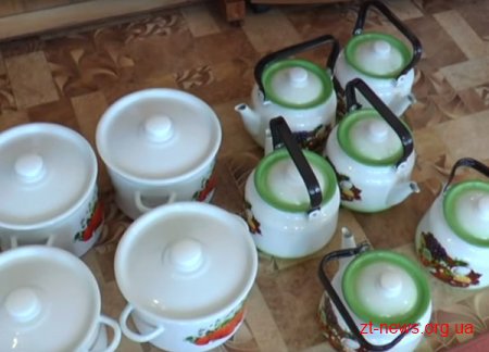 Дошкільні заклади Коростеня отримали в подарунок новий кухонний посуд