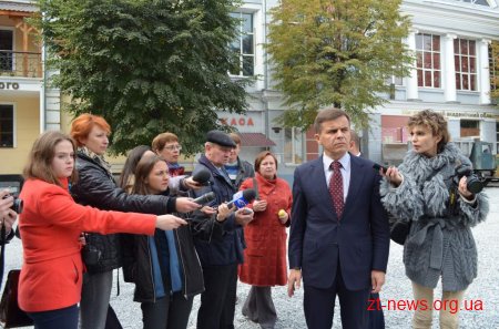 В центрі Житомира пішохідну вулицю вимощують гранітом з місцевих родовищ