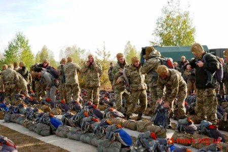 Десантники-резервісти на Житомирщині здійснили понад 600 стрибків з парашутом