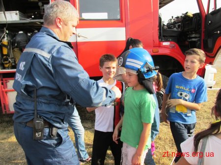 Під час "Мальованських забав" житомиряни збирали кошти на молитовник для незрячих людей Під час "Мальованських забав" житомиряни збирали кошти на молитовник для незрячих людей