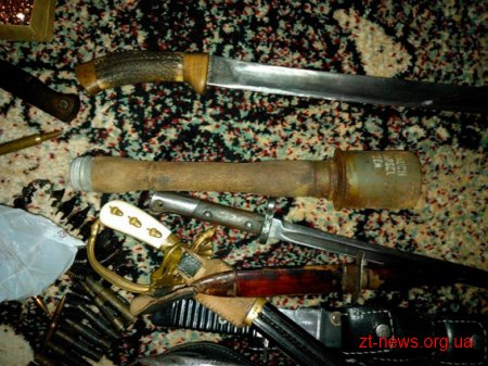 На Житомирщині при обшуку в оселі поліція виявила арсенал зброї